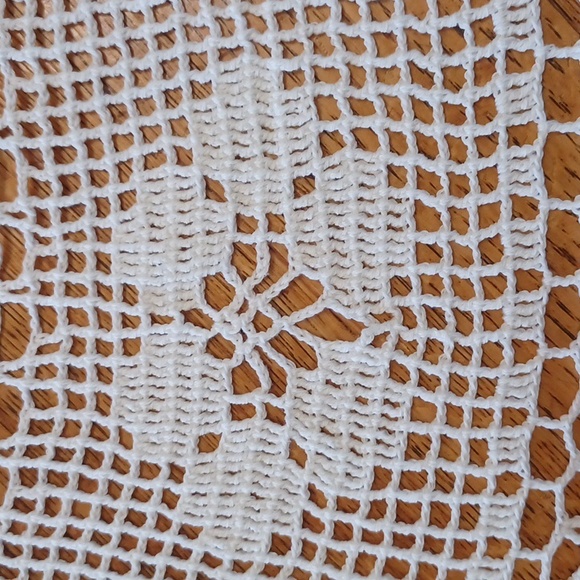 60" round hand crocheted tablecloth 5525 - Picture 5 of 5